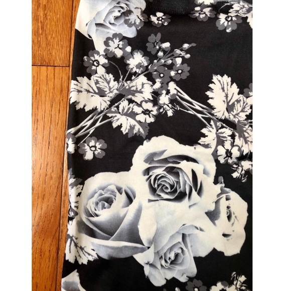 3/$25 Women’s Pencil Skirt - Picture 2 of 3